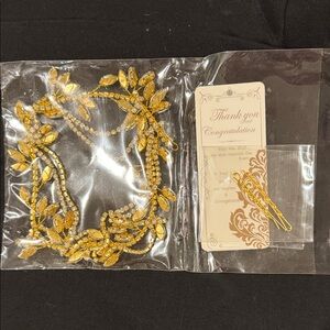 Elegant Gold Leaf Hair Accessory
